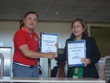 Koronadal Mayor Peter Miguel and PhilHealth 12 AVP Marjorie A. Cabrieto show the signed deed of donation. (PhilHealth images)